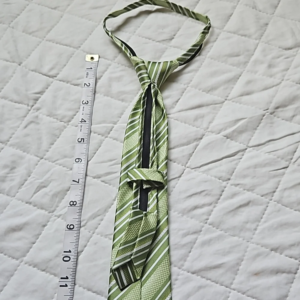 Zip-up boys tie